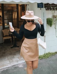 スリットプリーツレザースカート