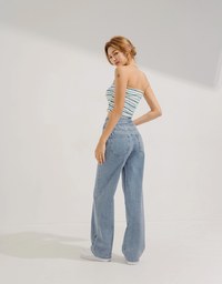 Side Crossover Cutout Jeans