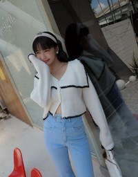 Large Collar Snap Button Knit Top