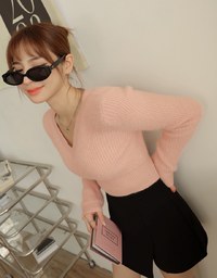 Gentle V-neck Velvet Crop Top