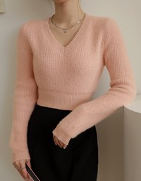 Gentle V-neck Velvet Crop Top