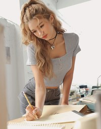 Square-Neck Straight Line Top