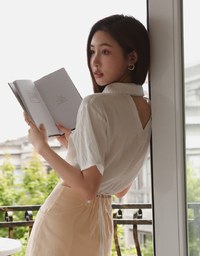 ギャザー入りシアーストラップトップス