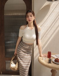 Halter Cut Out Shoulder Knit Padded Top