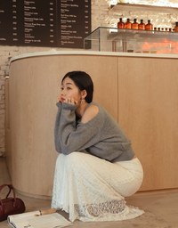 ワンショルカットアウトニットトップス