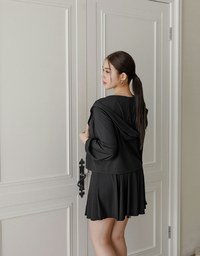 Cooling Fabric Fitted Zip-Up Hooded Jacket with Pockets Detail
