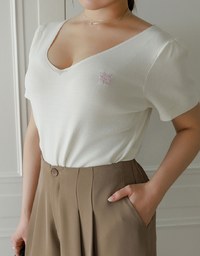 AIR SPACE Logo Embroidered V Neck Short Sleeve Knit Top