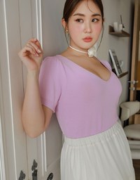 AIR SPACE Logo Embroidered V Neck Short Sleeve Knit Top