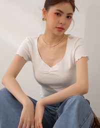 雕花蕾絲滾邊木耳捲短版TEE