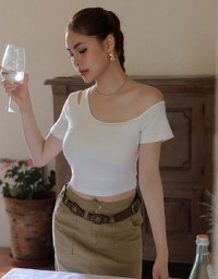 Asymmetrical Cut Out Shoulder Slim Fit Padded Cropped Tee