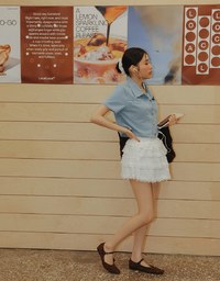 Casual Collared Cropped Jeans Denim Shirt Jacket with Front Flap Pockets