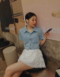 Casual Collared Cropped Jeans Denim Shirt Jacket with Front Flap Pockets