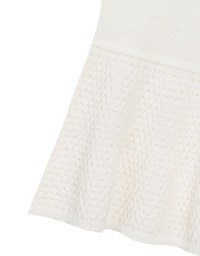 立体模様フリル×細ストラップニットキャミ