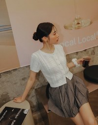 小花貝扣麻花鏤空針織開襟衫