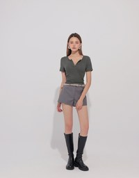 クルーネックボタンショートスリーブクロップドTシャツ