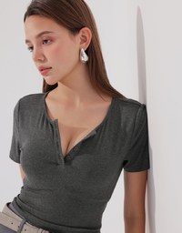 クルーネックボタンショートスリーブクロップドTシャツ