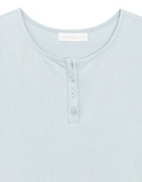 クルーネックボタンショートスリーブクロップドTシャツ