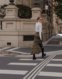 スリット入り迷彩ストレートロングスカート