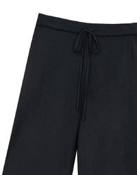 ドローストリング入りニットタイトパンツ