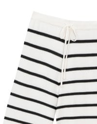 ドローストリング入りニットタイトパンツ