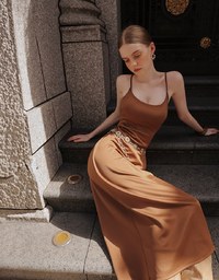 極盛りバックオープンスリット入りキャミマキシワンピ(パッド付き)