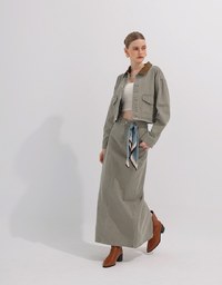 Raw Hem Crop Jeans Denim Jacket with Contrast Collar