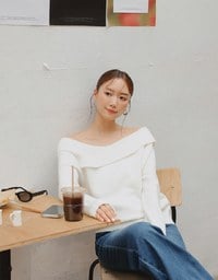 【Ling Cheng Design】Off Shoulder Folded Knit Sweater with Soft Ribbed Texture