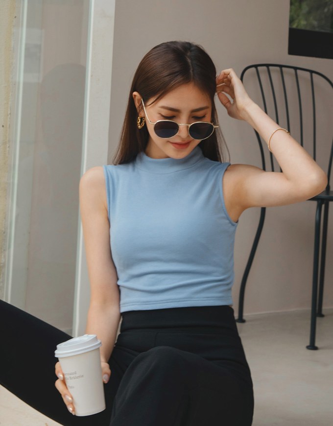 Turtleneck Sleeveless Crop Top - AIR SPACE