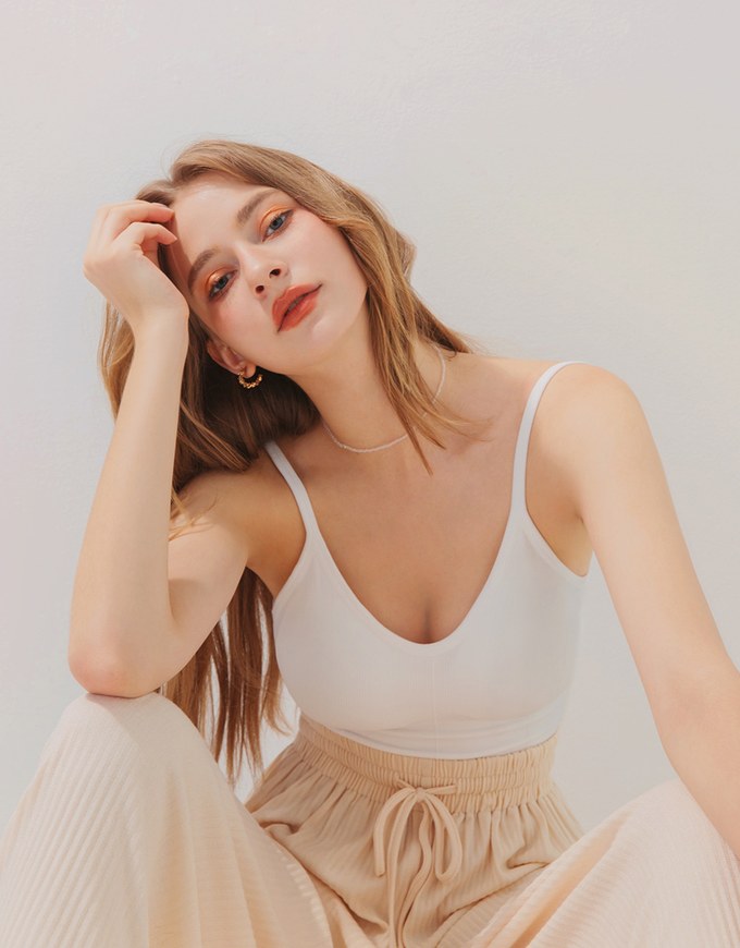 Big U-Back Low Cut Widened Hem Bralette