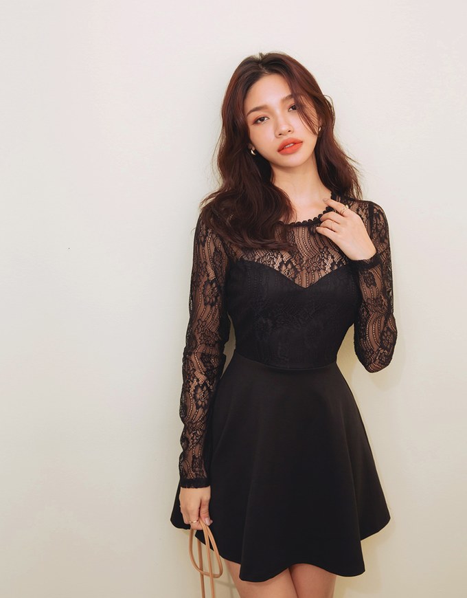 Exquisite Lace Spliced Flare Mini Dress