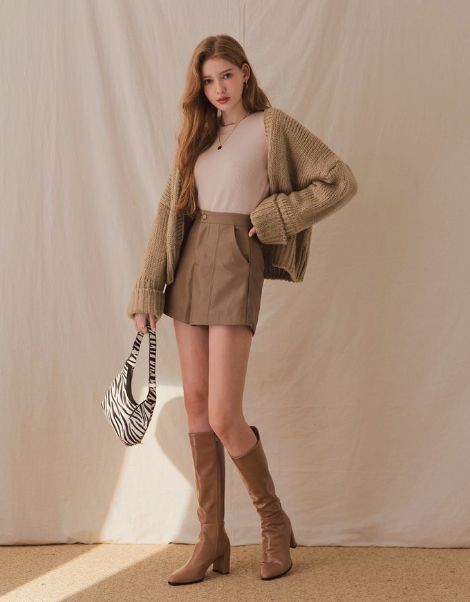 Textured A-Line Slimming Faux Leather Shorts