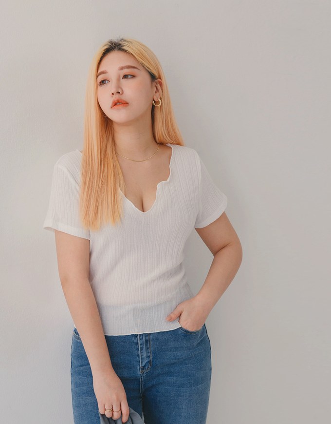Little V-Neck Lettuce-Edge Hem Crop Top