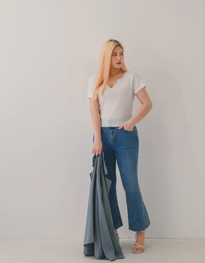 Little V-Neck Lettuce-Edge Hem Crop Top