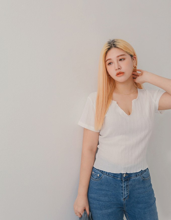 Little V-Neck Lettuce-Edge Hem Crop Top