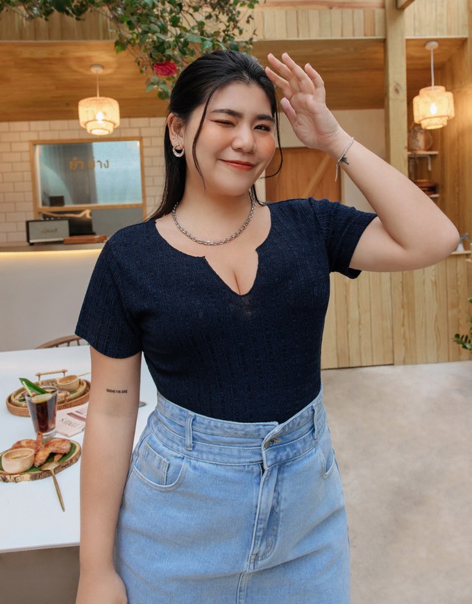 Little V-Neck Lettuce-Edge Hem Crop Top