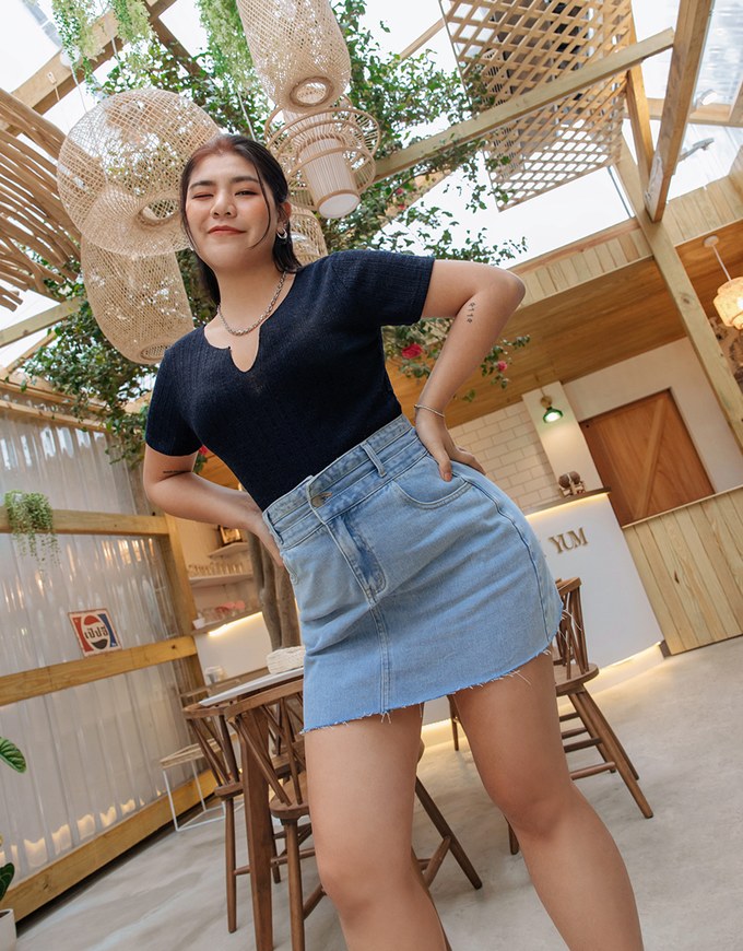 Little V-Neck Lettuce-Edge Hem Crop Top
