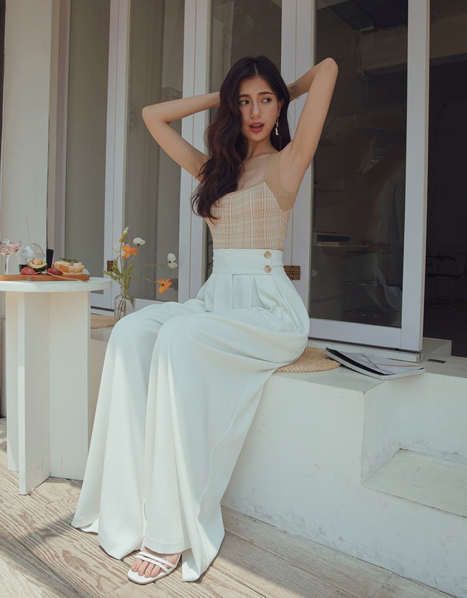 Dual-Button Pleated Palazzo Pants