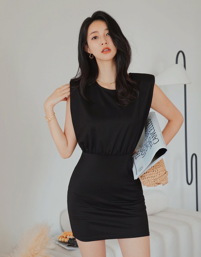 Edgy Smart Bodycon Dress (With Non-Detachable Shoulder Pads)