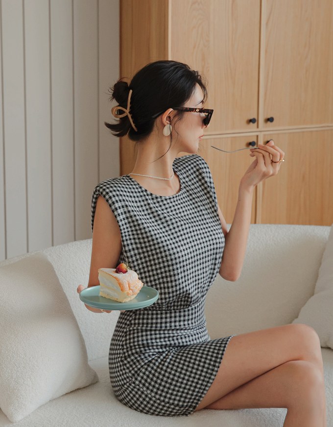 Edgy Smart Bodycon Dress (With Non-Detachable Shoulder Pads)