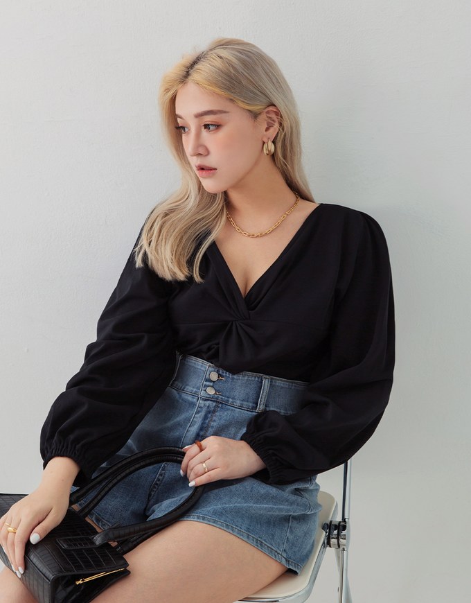 Minimal Chic Front-Knot Puffy Top