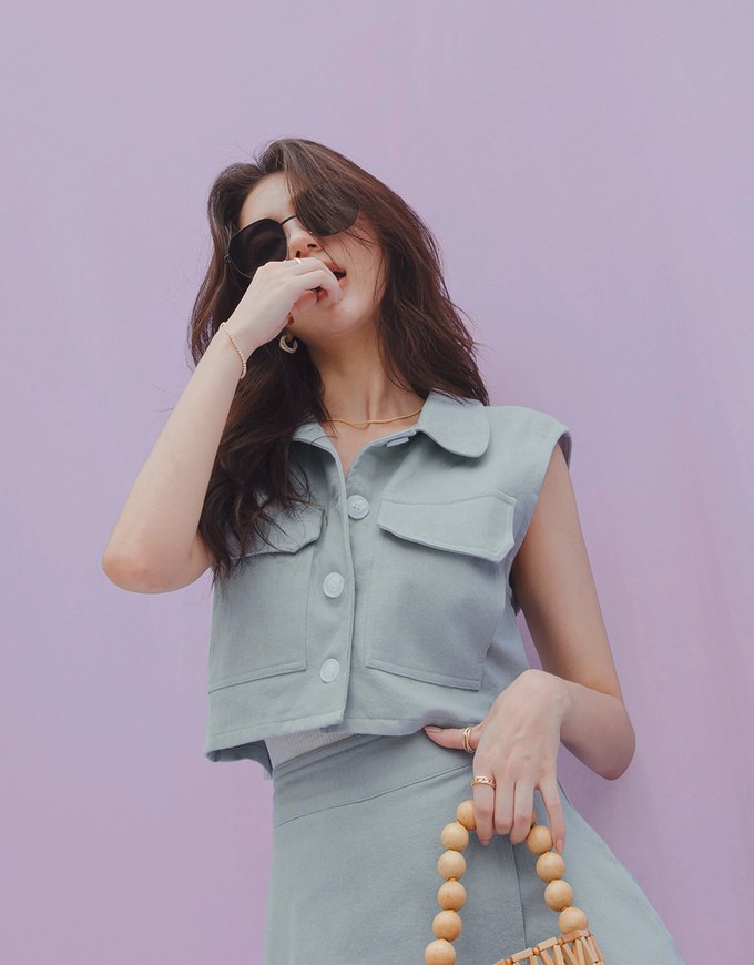 Iconic Dual-Pockets Crop Blouse Shirt