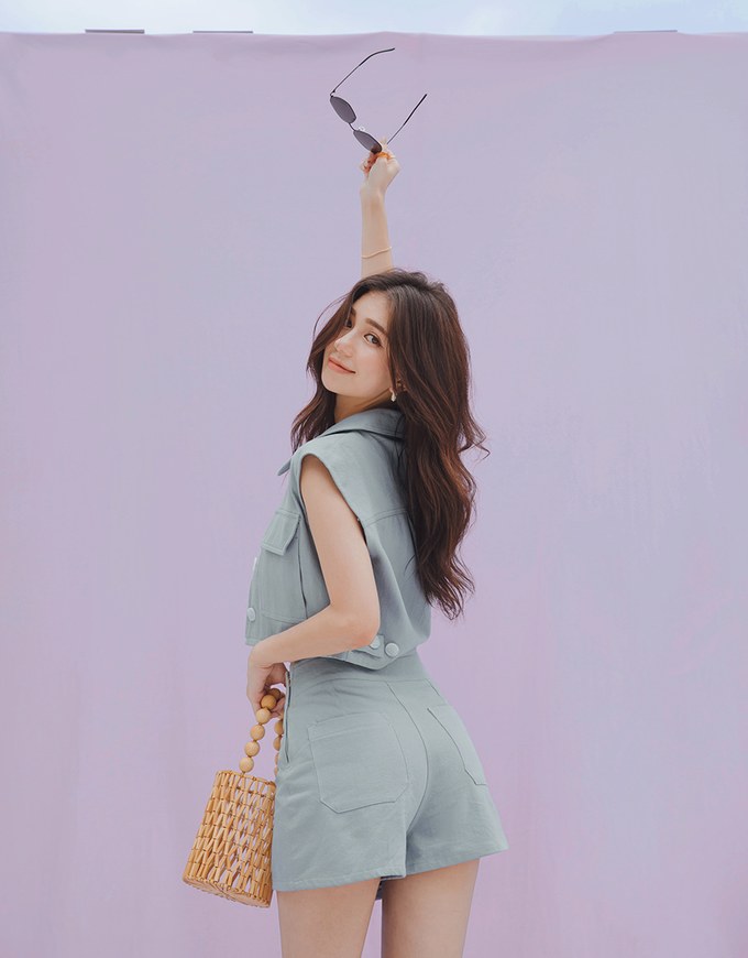 Iconic Dual-Pockets Crop Blouse Shirt