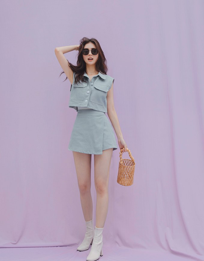 Iconic Dual-Pockets Crop Blouse Shirt