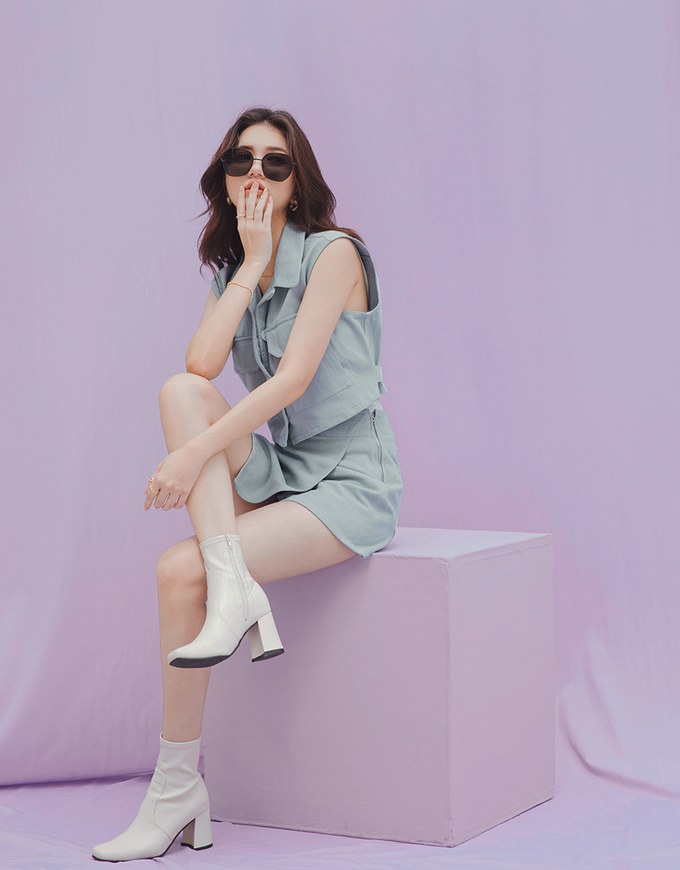 Iconic Dual-Pockets Crop Blouse Shirt