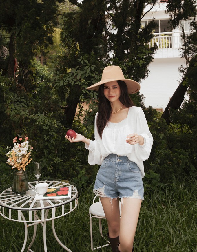 Feminine Chic Puffy Buttoned Top