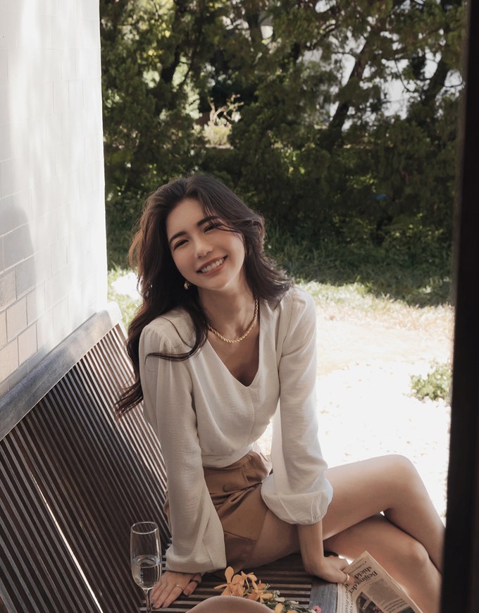 Minimalist Staple Ruched Cinched-Waist Top
