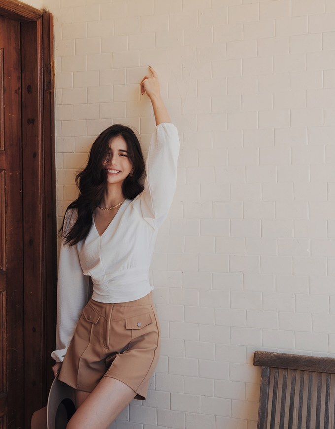 Minimalist Staple Ruched Cinched-Waist Top