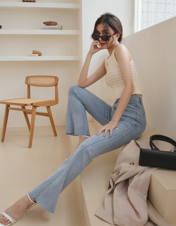Understated Elegant Frayed Denim Jeans Flare Pants