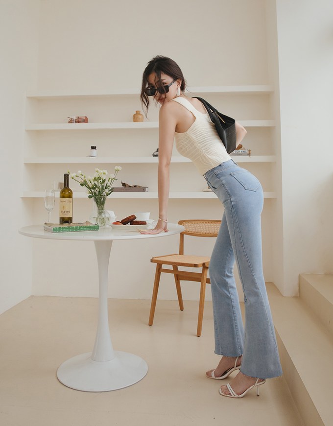 Understated Elegant Frayed Denim Jeans Flare Pants