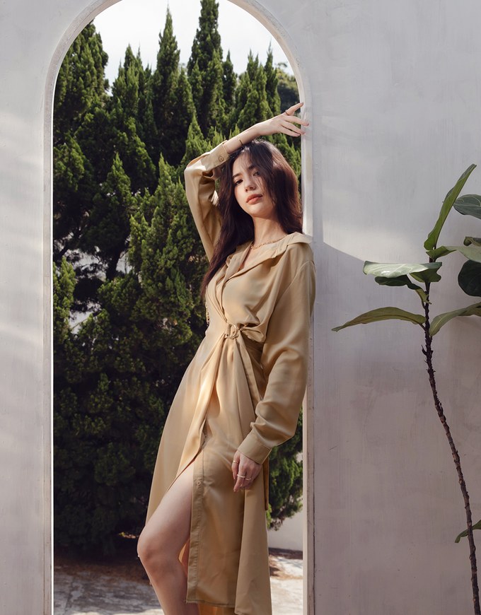 Soigné Dual-Loop Belted Midi Shirt Dress